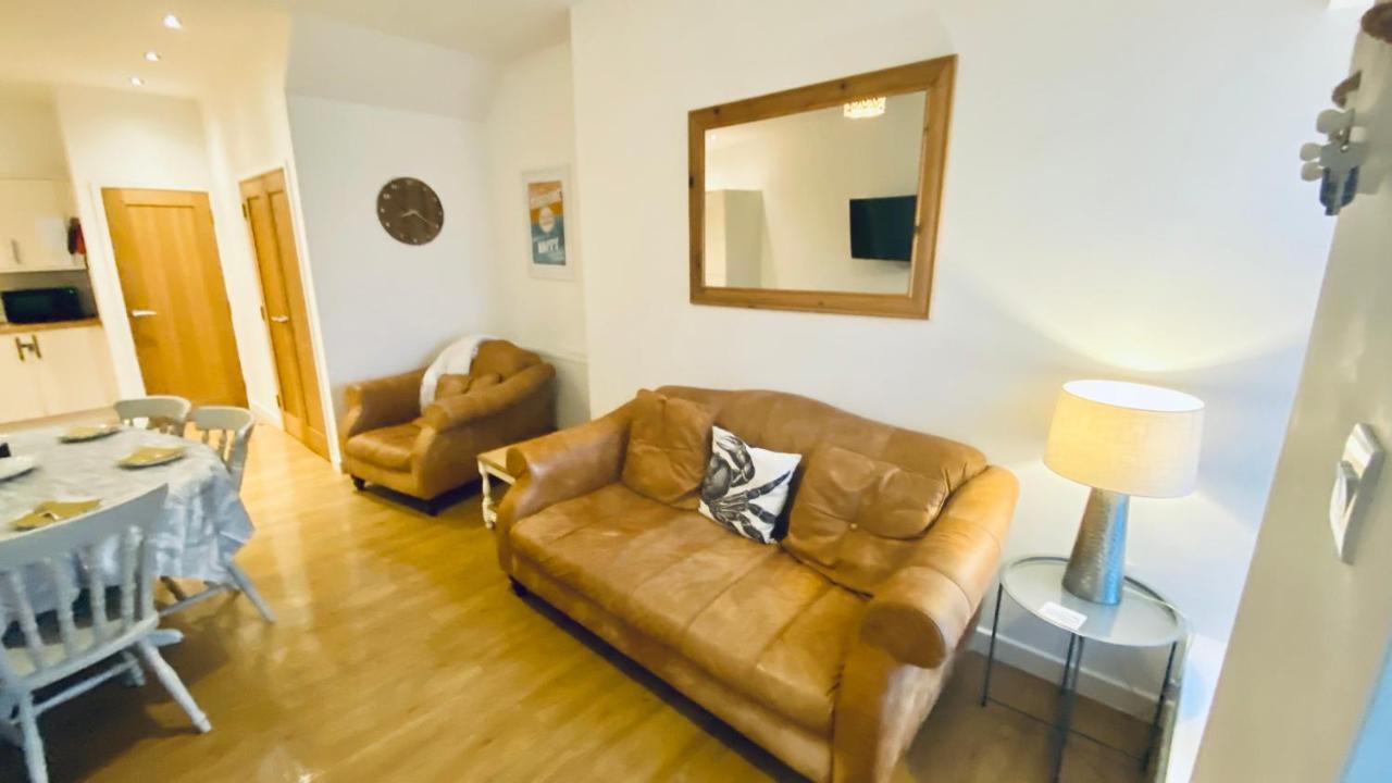 The Bonting Beautiful Three Bed Townhouse Near Harbour And Beach Torquay Exterior photo